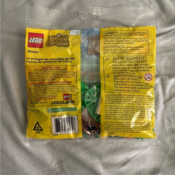 LEGO Animal Crossing Maple's Garden Set - Green and Orange - Picture 2 of 2